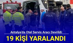 Antalya'da otel servis aracı devrildi: 19 kişi yaralandı