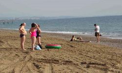 Antalya'da Turistler Aralık Ayında Denize Girdi!