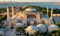 Ayasofya Camii'de Ziyaretçi Düzenlemesi Geldi! Artık Ücret Alınacak!